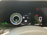 視認性の高いメーターパネルは、運転に必要な情報を一目で確認でき、運転席を洗練された空間に演出します。