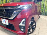 【LEDヘッドライト】悪天候や夜間走行時も良好な視界を確保し安心して運転できる高輝度LEDヘッドライトを装備!点灯速度が早く、消費電力も抑えられています。