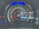 視認性の高いメーター類が、運転に必要な情報を的確に伝えます。直感的に操作できるデザインで、安全運転をサポート。
