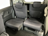 【スライドシート】後席にもスライド機構があることで、細やかに荷室スペースを確保!日常の様々なシーンに対応します♪