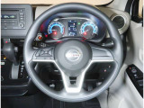 【ハンドルまわり】運転席から見たハンドルまわりです。