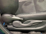 運転する人それぞれの体格に合わせてドライビングポジションをきめ細かく調整できる、運転席シ-トリフタ-が付いています(^^♪