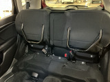 リアシート座面を持ち上げると、背の高い荷物を積むのに便利なトールモードに変身します!多彩なシートアレンジで使い勝手良好!