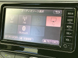 ラジオやCD、Bluetoothなど、多彩なソースに対応。お好みの音楽で快適なドライブをお楽しみいただけます。
