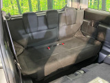 床下収納式のサードシートです。座席部分をコンパクトに収納でき、広大な荷室スペースとしてお使いいただけます!乗車人数や荷物の量など利用シーンに合わせて3列目を有効活用でき、とっても便利♪