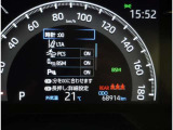 とっても見やすいメーターです。夜間時はラグジュアリーな気分にさせてくれる照明が魅力ですので、夜のドライブも楽しみになりますよ♪