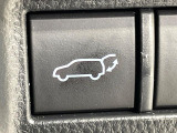 【パワーバックドア】スマートキーや運転席のボタンを押すだけでリアゲートが自動で開閉します!荷物を持っている時や、高い位置にあるバックドアを閉める際に便利な機能です♪