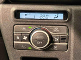 車内空調は&rdquo;AUTOエアコン&rdquo;にお任せ。運転に集中出来ますよ!