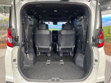 普段のお買い物や通勤、送迎等に十分な荷室スペースを確保しております。セカンドシートを倒すと、大きな荷物の積載も可能です♪
