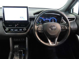 運転席周りです。TFTのメーターが色鮮やかです