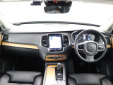 操作性の良いダッシュボードと運転席周り