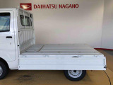 荷台アオリは3方向開き!フラットな荷台で効率よく荷物を積み降ろし出来ます!