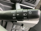直感的な操作で、安全な車線変更をサポートします。視認性の高い表示で、周囲の安全を確認しながら運転できます。