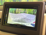 【バックカメラ】駐車時に後方がリアルタイム映像で確認できます。大型商業施設や立体駐車場での駐車時や、夜間のバック時に大活躍!運転スキルに関わらず、今や必須となった装備のひとつです!