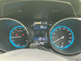 視認性に優れたメーターパネル。運転に必要な情報を一目で確認できます。落ち着いたデザインで、運転に集中できる空間を演出します。