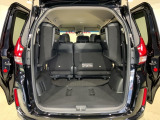 後席をはね上げれば、「もうひとつの荷室」が生まれます。