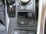 電動パーキングブレーキを装備しておりブレーキホールド機能付きです