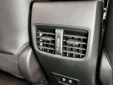 後席用にもエアコンの吹き出し口があり快適です。どの席に座っても快適なドライブが楽しめます♪