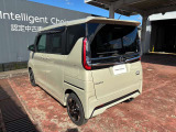 フロントだけでなく、バックソナーも付いてるので駐車時もバッチリ補助してくれます(*^^*)