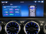 車内を彩るアンビエントライト。いつでもお好みの室内空間を演出してください。