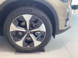 XC40の強烈なパワーを余すところなく四輪で地面に伝える限定専用19インチアルミホイールと、235/50R19サイズのミシュラン製タイヤ。適度なグリップと上質な乗り心地を提供してくれます。