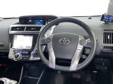 運転席まわりです。 各操作スイッチは使いやすい位置に配置されてます。