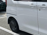 ゆったりとくつろげる後席空間です。長距離移動も快適に過ごせるでしょう。同乗者にも優しい空間設計です。