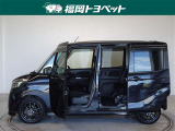 両側スライドドアを採用しています、助手席側は電動式で運転席から開閉できます。(運転席側は手動式です。)