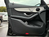 快適なショールームにて、お車選びのお手伝いから、ご購入後の整備待ちまで、ご対応致します。