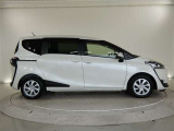 両側パワースライドドア付きだから、狭い駐車スペースなどでの 乗り降りラクラク!小さなお子さまのいるご家庭には嬉しい装備。