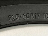 タイヤサイズは【225/65R17】