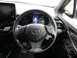 各操作スイッチなどもハンドルから手を放すことなく操作可能で安全運転に支援いたします!