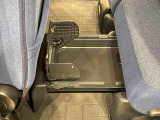 お荷物の収納に便利な「置きラクボックス」フロアに直接置きたくない荷物を置いたり、見られたくない物をしまっておく事が出来ます♪