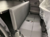 居心地の良い後席空間が乗員に深いくつろぎをもたらします。
