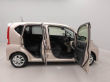当社では全車、納車前にサービス工場で12ヶ月点検相当の整備を実施しております。そこで確認された不具合箇所は修理しておりますのでご安心下さい。