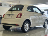 伝統的なFIAT500のデザインを現代的にアレンジしたリアビュー。どの角度から見ても魅力あふれるスタイルです。