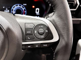 レーダークルーズコントロール機能付きです。走行中に先行車の様子を検知しながら、設定した車速の範囲内で先行車との距離のキープを支援します。詳細は販売店スタッフまでおたずねください。