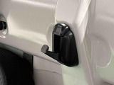 袋物を掛けておくのに便利なマルチユーティリティフック