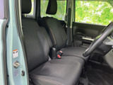 ゆったりと座れる運転席。視界も広く、運転操作もスムーズに行えます。座り心地の良いシートで、快適なドライブを。