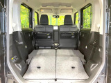後席を格納すると、これだけの広さが!シーンに合わせたシートアレンジで、大きな荷物も積むことが出来ます♪