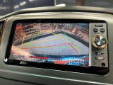 【バックカメラ】運転席から画面上で安全確認ができます。駐車が苦手な方にもオススメな便利機能です。