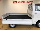 荷台アオリは3方向開き!フラットな荷台で効率よく荷物を積み降ろし出来ます!