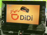 映像を画面いっぱいに表示でき、停車中にテレビや映像を視聴したい場面で活躍します。画面表示が見やすく、休憩時間などの過ごし方に幅を持たせてくれる装備です。