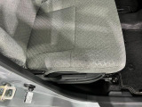 痛みの出やすい運転席シートの角、フロアマット、座面、ともに良好です