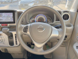インテリアに合わせたデザインのステアリングは、運転される方のことも考え、運転しやすい形状、大きさです。是非一度、実際に触ってお確かめください。