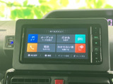 使いやすいインターフェースで、快適なドライブをサポート。各種機能へのアクセスもスムーズで、運転中の操作も安全に行えます。充実した機能が魅力です。