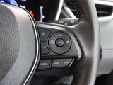 アダプティブクルーズコントロール機能付きです。走行中に先行車の様子を検知しながら、設定した車速の範囲内で先行車との距離のキープを支援します。詳細は販売店スタッフまでおたずねください。