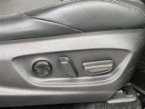 パワーシート搭載。微妙な調整が手軽にでき、最適なポジションで運転することが可能です。