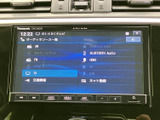 画面から複数のオーディオソースを選択でき、聴きたい音源に合わせて活用できます。表示項目が一覧になっているため選びやすく、通勤や休日のお出かけなど、日々の車内時間を快適に彩ります。