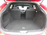 【広々トランクルーム】車体に対してスペースは広めに作ってあります。また、背もたれを倒すとより多くの荷物を乗せることができます。